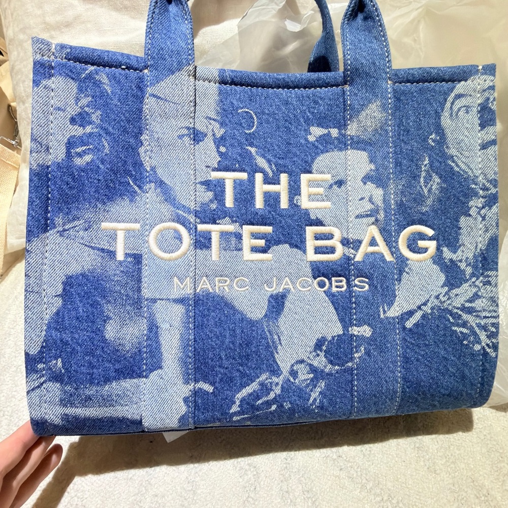 Marc Jacobs Classic Blue Tote - Picture 2 of 10